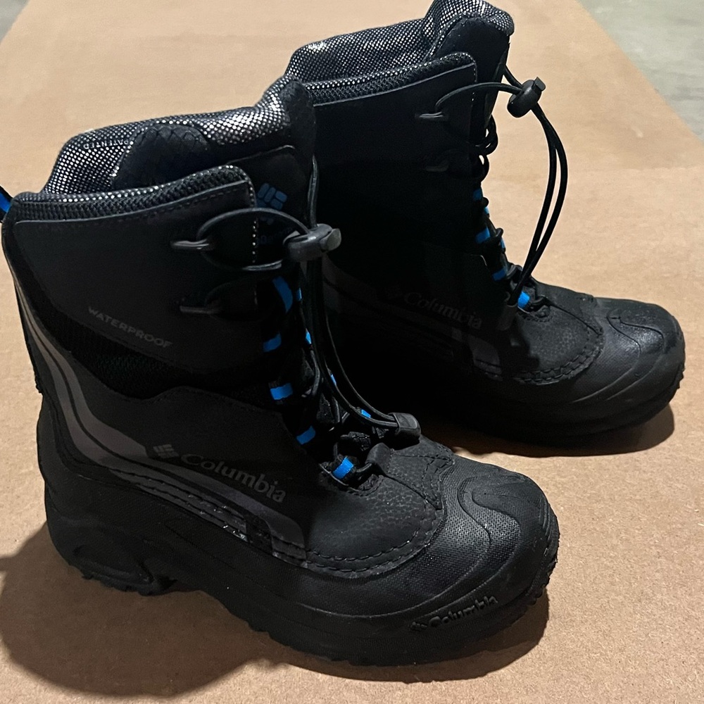 Boys Colombia Boots. Size 4.